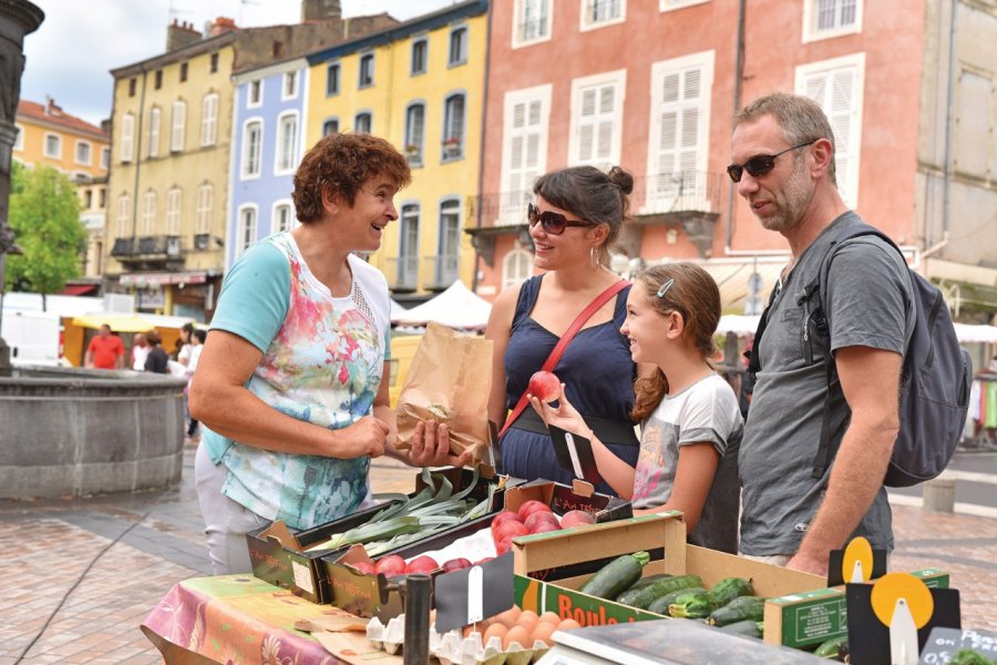 Le marché du samedi, Issoire. (© OT Pays d'Issoire - Crédit photo J. Damase))