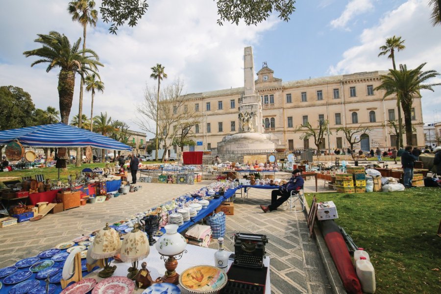 Marché aux puces à Martina Franca. Jorisvo - iStockphoto