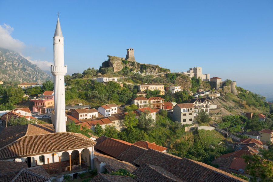 Vue sur le minaret de Kruja. (© ollirg - Shutterstock.com))