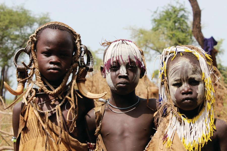 Le gouvernement éthiopien cherche à scolariser les enfants de ces tribus. Abdesslam BENZITOUNI