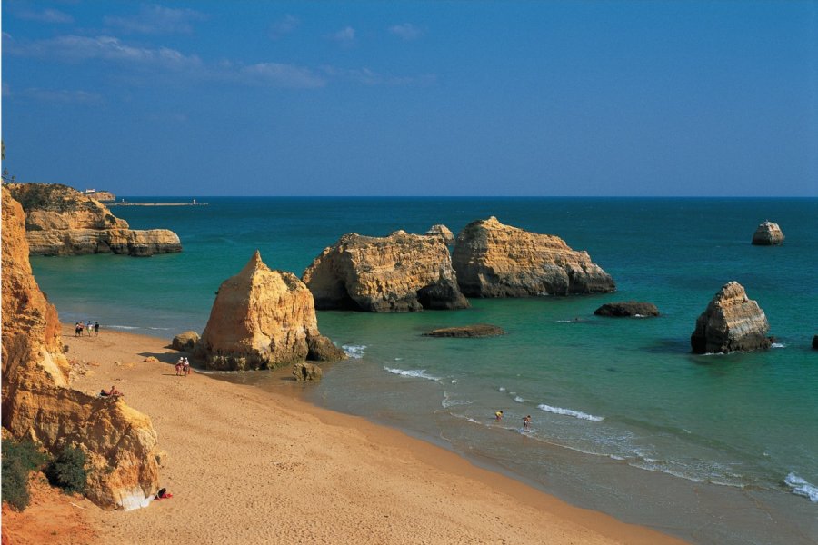 Praia da Rocha, la plus fameuse plage d'Algarve. Alamer - Iconotec