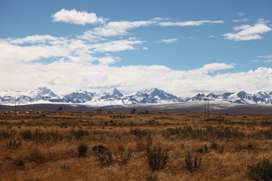 Vue de la Cordillère des Andes depuis la route de La Paz vers le lac Titicaca. Arnaud BONNEFOY