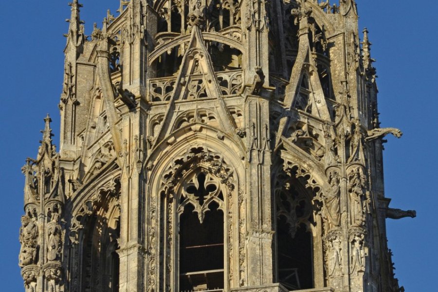 Le clocher nord de la cathédrale Notre-Dame de Chartres (© Jy Cessay - Fotolia))