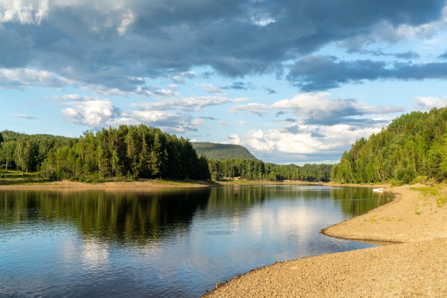 Le fleuve Ångerman. makasana - iStockphoto.com