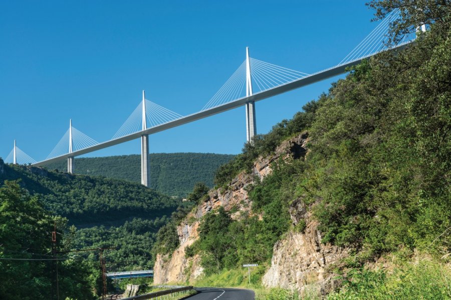 Viaduc de Millau. clodio - iStockphoto