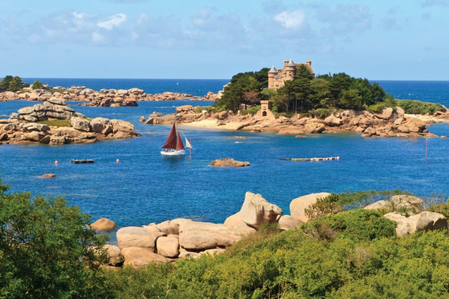 Côte de granit rose près de Ploumanach. Bertl123 - iStockphoto