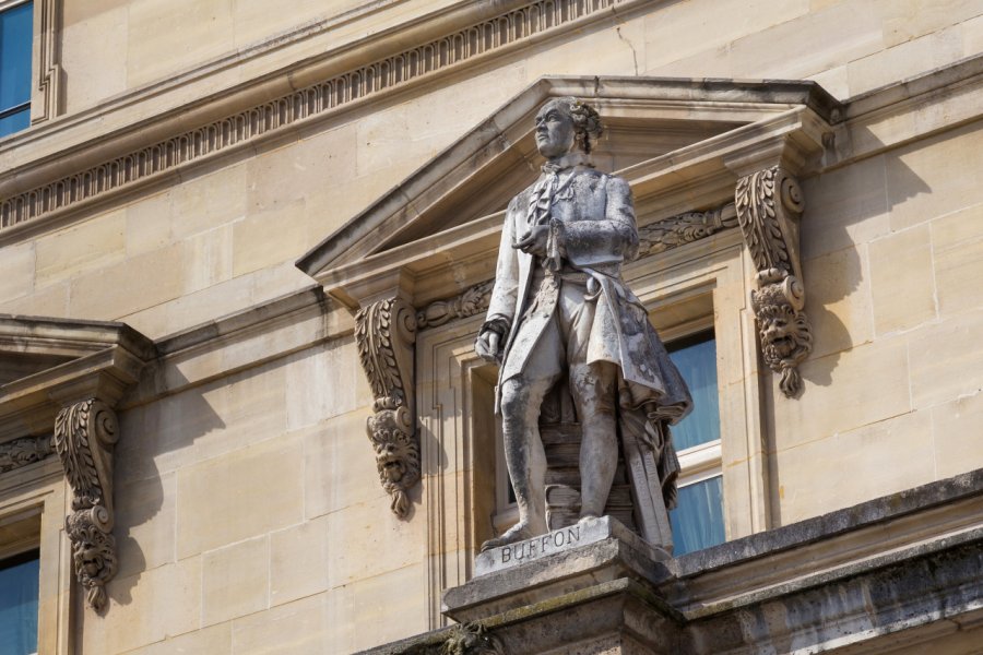 Statue de Georges-Louis Leclerc, Comte de Buffon (1707-1788), naturaliste et encyclopédiste. Alexey Pevnev - Shutterstock.com