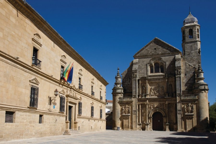 Plaza Vázquez de Molina. Circumnavigation - Fotolia