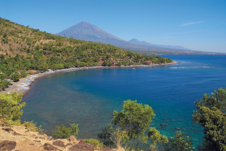 Plage d'Amed et mont Batur Léa Smith - Iconotec