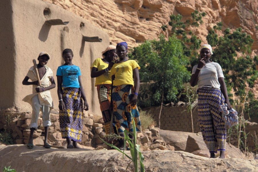 Jeunes Dogon à l'entrée d'un village Sébastien CAILLEUX