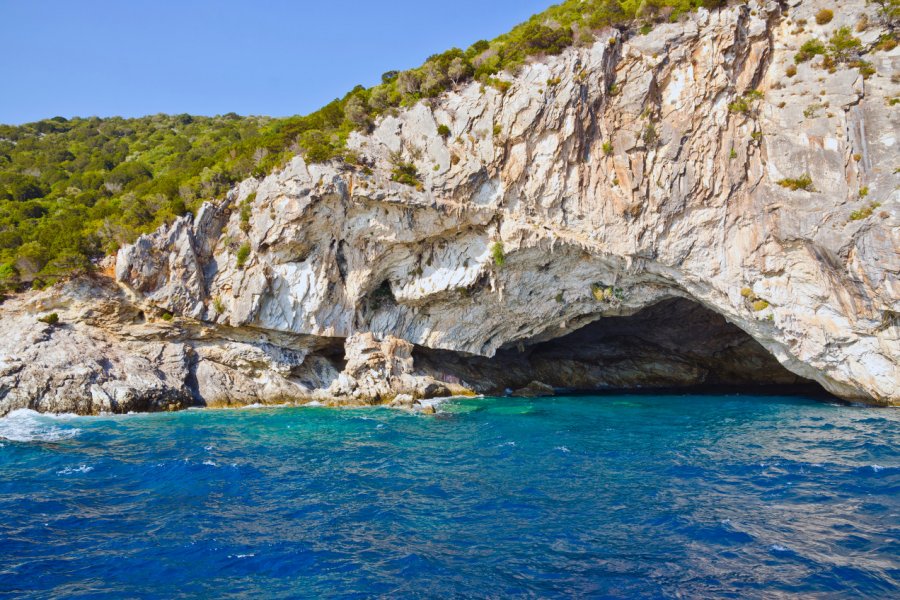 Grotte de Papanikolis. Preisler - Shutterstock.com