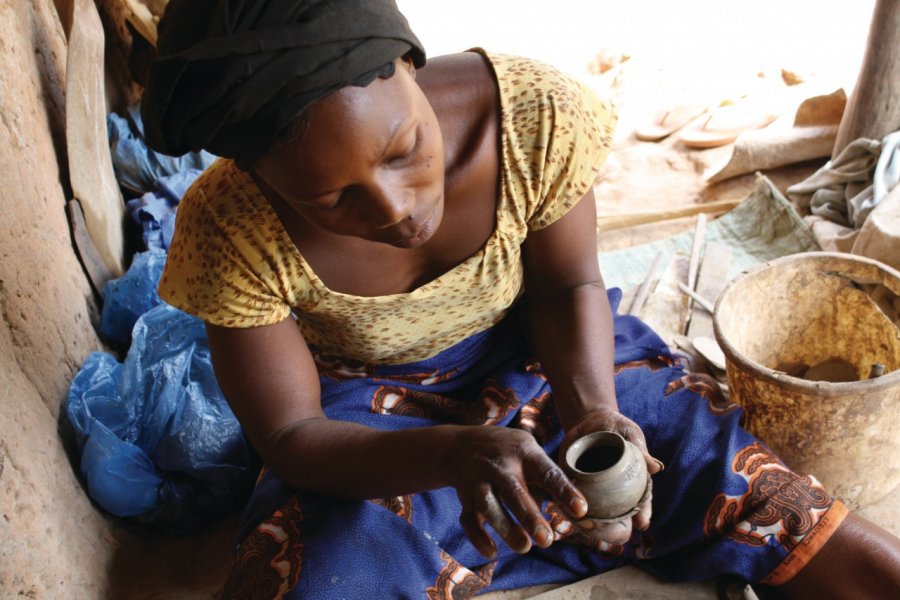 Potière d'Edioungou. Maya LEFEBVRE