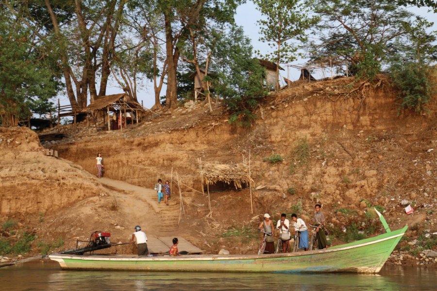 Traversée de l'Irrawaddy. Stéphan SZEREMETA