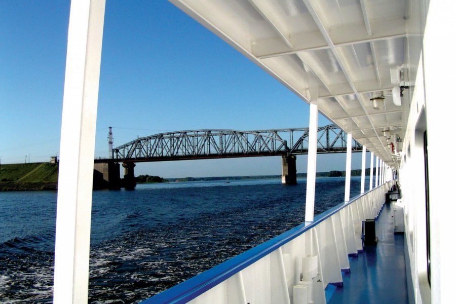 Chemin de fer traversant la Volga. Stéphan SZEREMETA