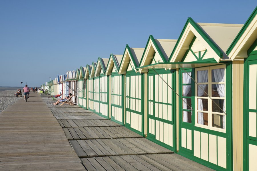 Cabines de plage à Cayeux-sur-Mer. JFBRUNEAU  - stock.adobe.com