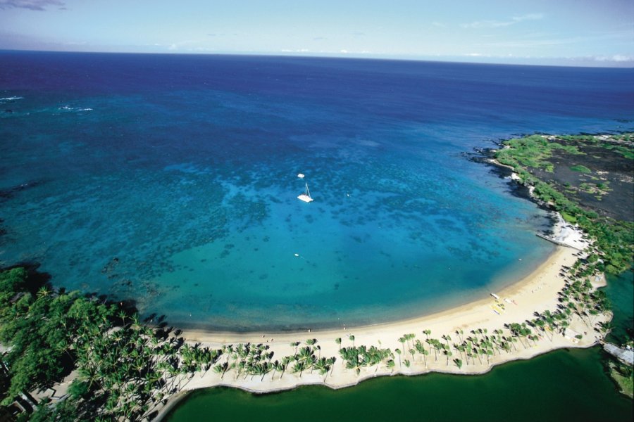 Anaehoomalu Beach. Hawaii Tourism Authority (HTA) / Kirk Lee Aeder