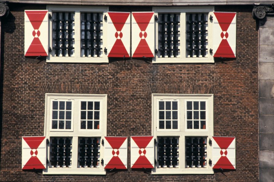 Détail de maison traditionnelle à Leyde. H.Fougère - Iconotec