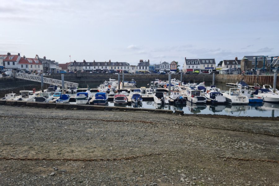 Le port de Saint-Sampson. Aurora GSY - Shutterstock.com