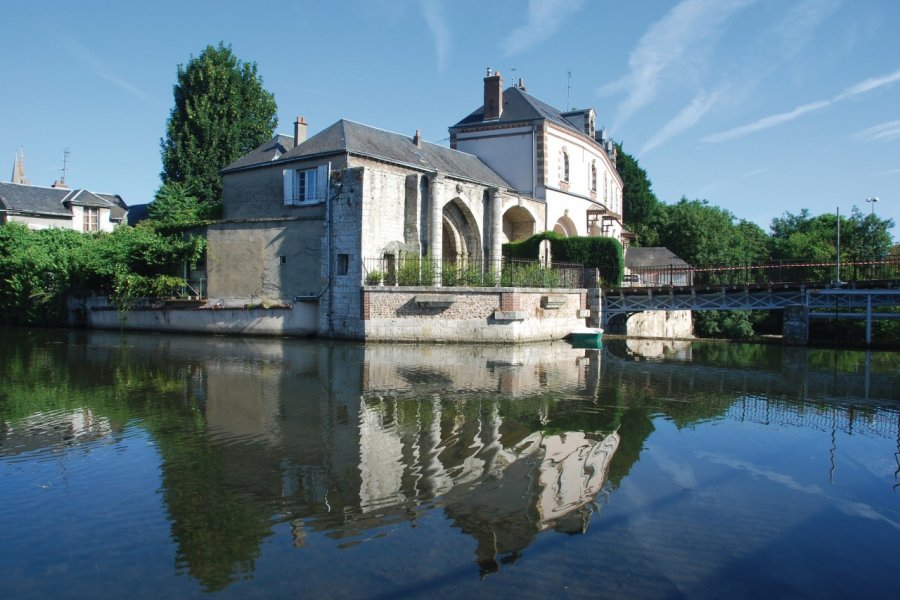 Maison à Chartres, sur les bords de l'Eure Jy Cessay - Fotolia