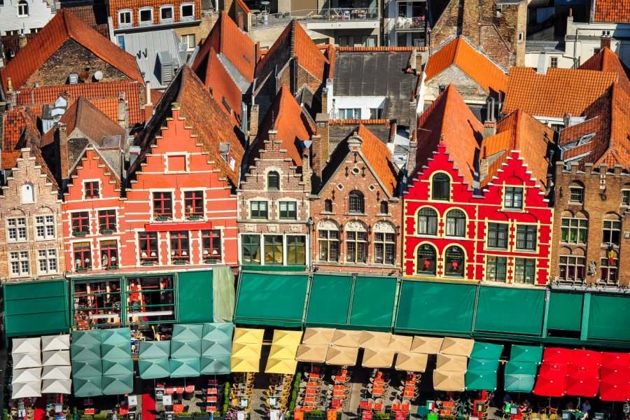 Les façades de Bruges. Martin M303 - Shutterstock.com