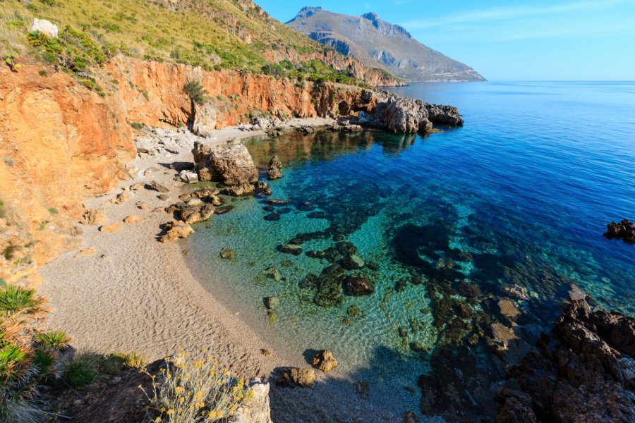 Plage paradisiaque à la réserve naturelle de Zingaro. Landscape Nature Photo - Shutterstock.com