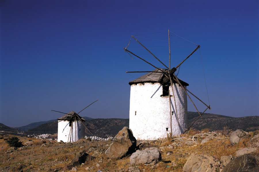 Moulin à vent dominant la ville de Bodrum. Author's Image