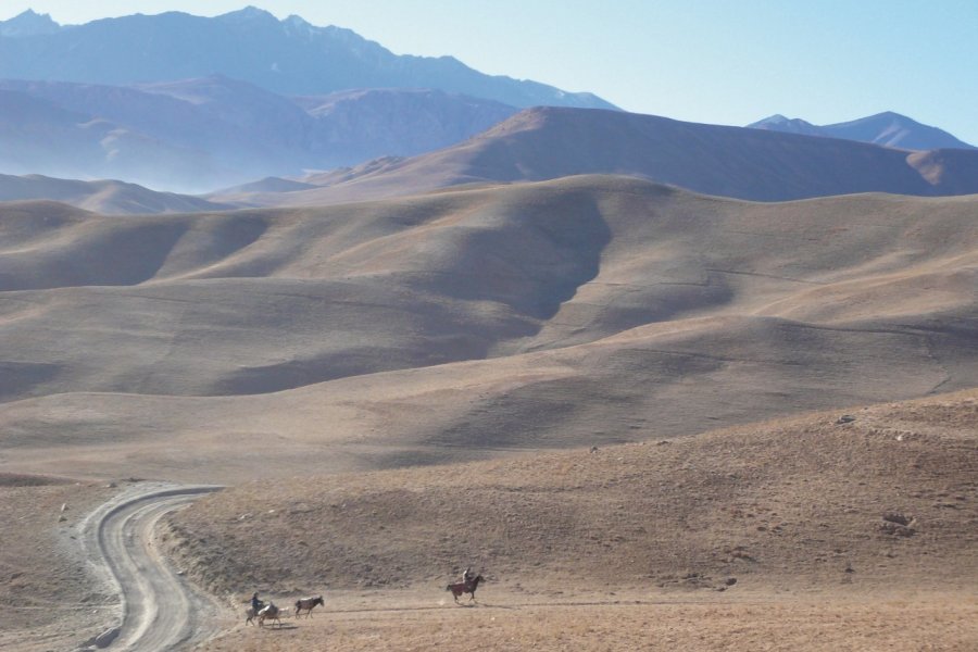Sur la route, entre Bamiyan et Band-Amir, un désert à perte de vue. Constance de Bonnaventure