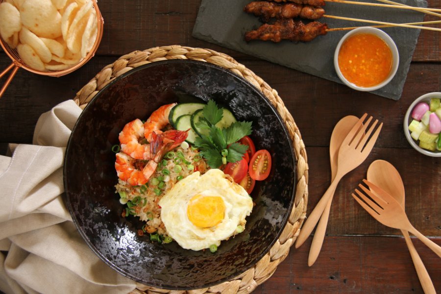 Nasi goreng. Ariyani Tedjo - Shutterstock.com