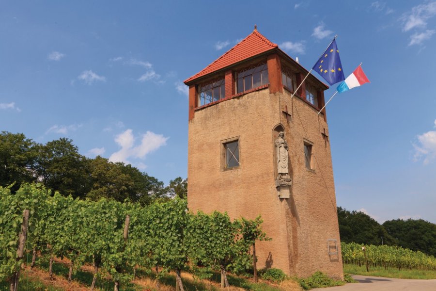 Tour Saint-Marc le long de la route des vins depuis le vignoble de Markusberg. Philippe GUERSAN - Author's Image