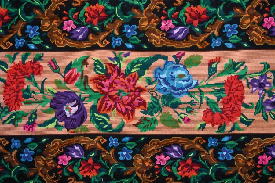 Tissu traditionnel de la région de Bucovine. Alamer - Iconotec