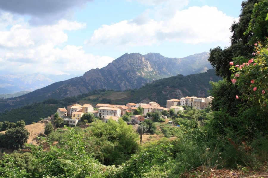 Village en crête dans la vallée de la Gravona XAVIER BONNIN