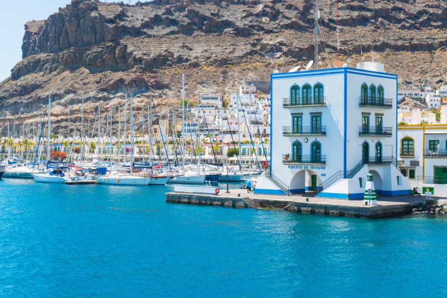 Vue du port de Mogán. manams - Shutterstock.com