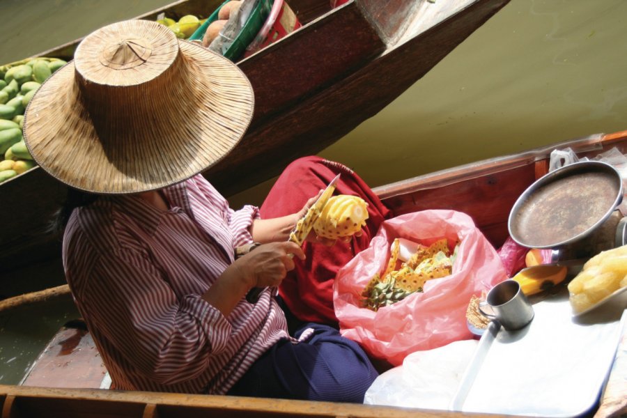 Marché flottant de Bangkok. Mickael IRLES - Fotolia