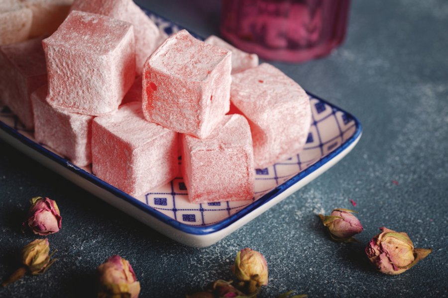 Loukoums à la rose. oykuozgu - iStockphoto.com