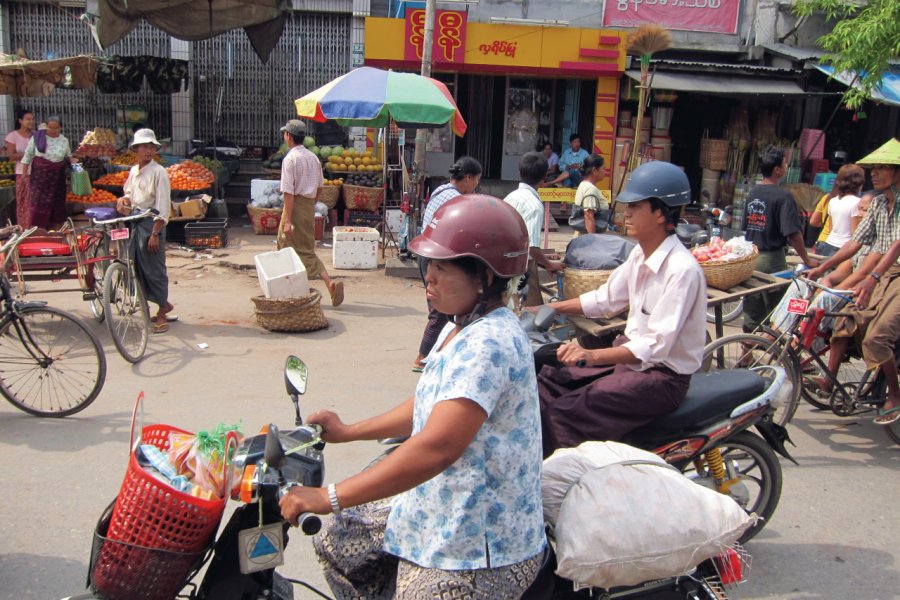 Mandalay est une ville très animée. Stéphan SZEREMETA