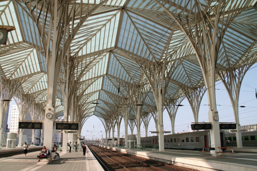 Quai de la gare d'Oriente. (© Stéphan SZEREMETA))