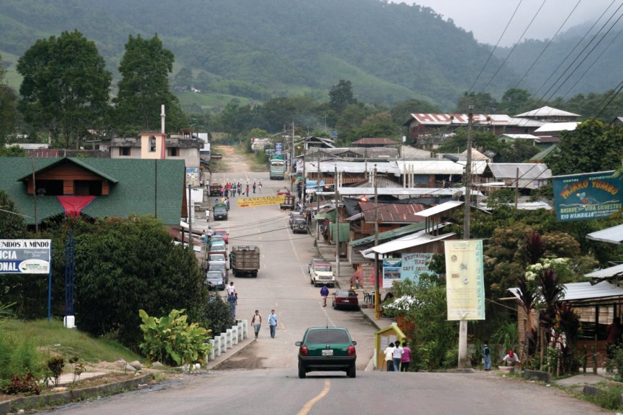 Entrée du village de Mindo. Stéphan SZEREMETA