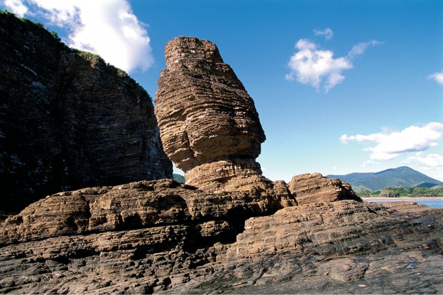 Le Bonhomme, rocher surplombant la plage de Bourail. (© Author's Image))
