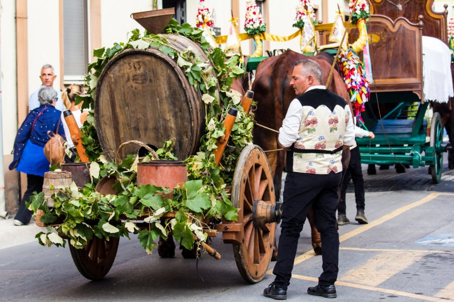 Chaque année en septembre, le village de Selargius célèbre une union suivant les rites traditionnels. GIANFRI58 - Shutterstock.com