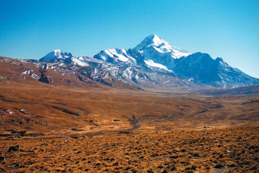 Vue lointaine sur Nevada Illimani (6 401 m). Alexandre NORRE-OUDARD - PictureFrom