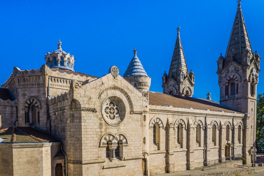 La Basilique Saint-Régis de Lalouvesc. Pernelle Voyage - Shutterstock.Com