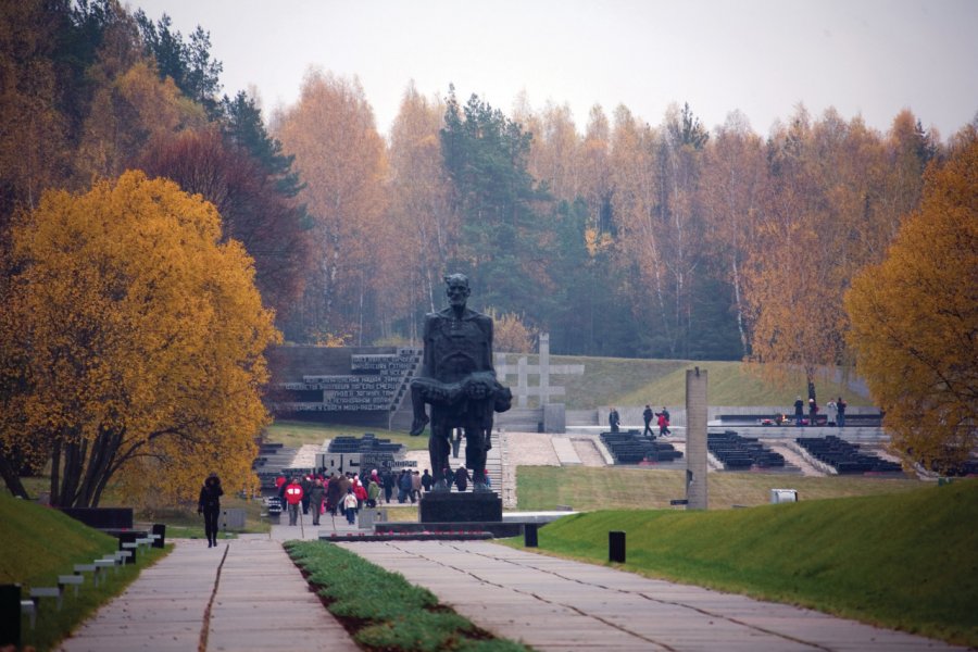 Monument <i>L'homme indompté</i> au complexe historique de Chatyn. Courtesy of Belarus National tourism Agency
