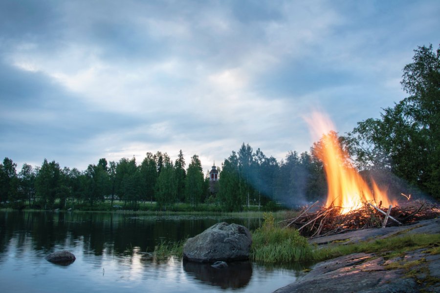 Feu de la Saint-Jean à Savonlinna. villesep - iStockphoto.com