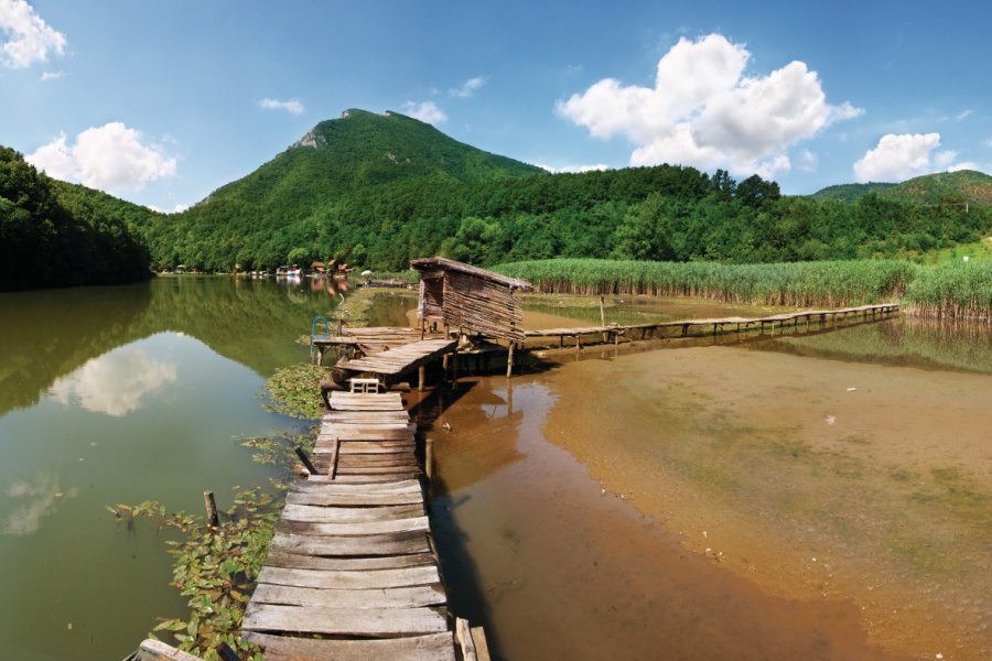 Méandres de la Morava près des gorges d'Ovčar-Kablar. Darkves - iStockphoto.com