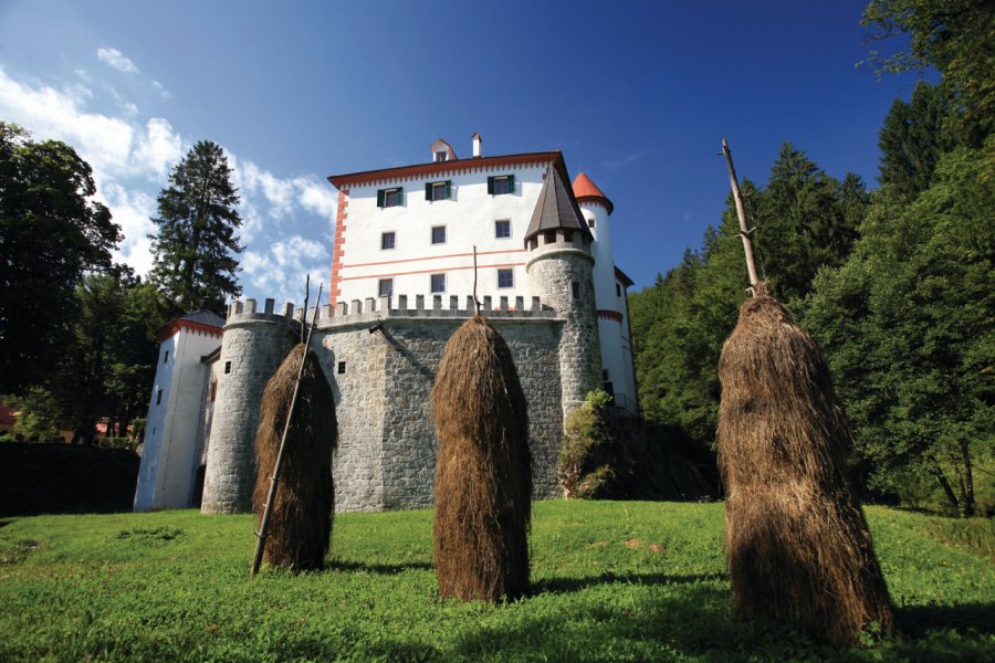 Château de Snežnik. Benjamin CABASSOT - Fotolia