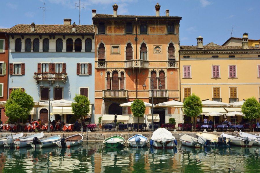 Desenzano del Garda. Lukaszimilena - Shutterstock.com