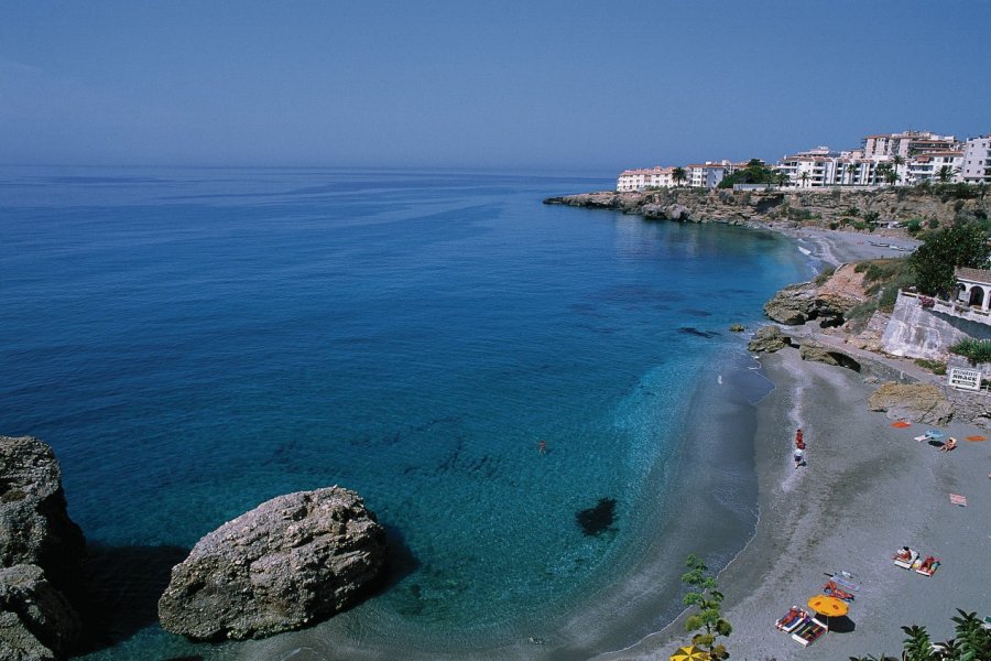 Vue de Nerja depuis le balcon de l'Europe. Author's Image