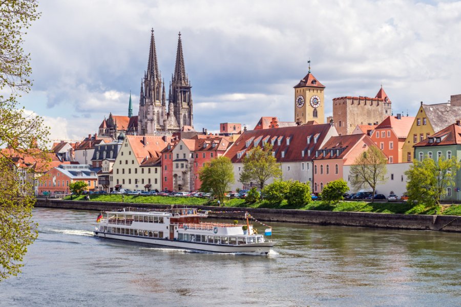 Vieille ville de Ratisbinne vue depuis la rive nord du Danube. Zyankarlo - Shutterstock.com