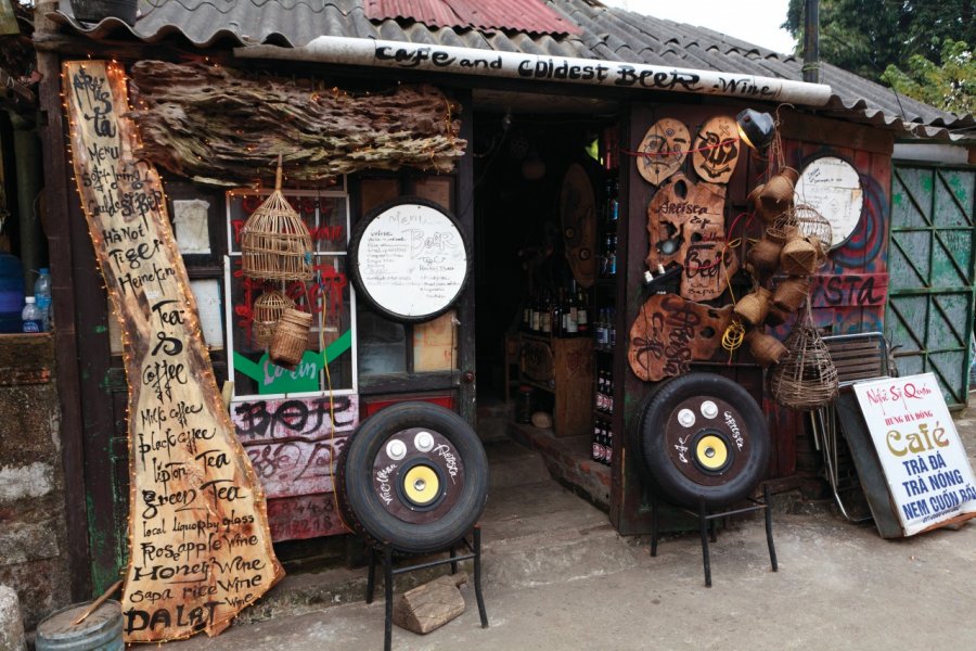 Café-bar de la ville de Sapa. Philippe GUERSAN - Author's Image