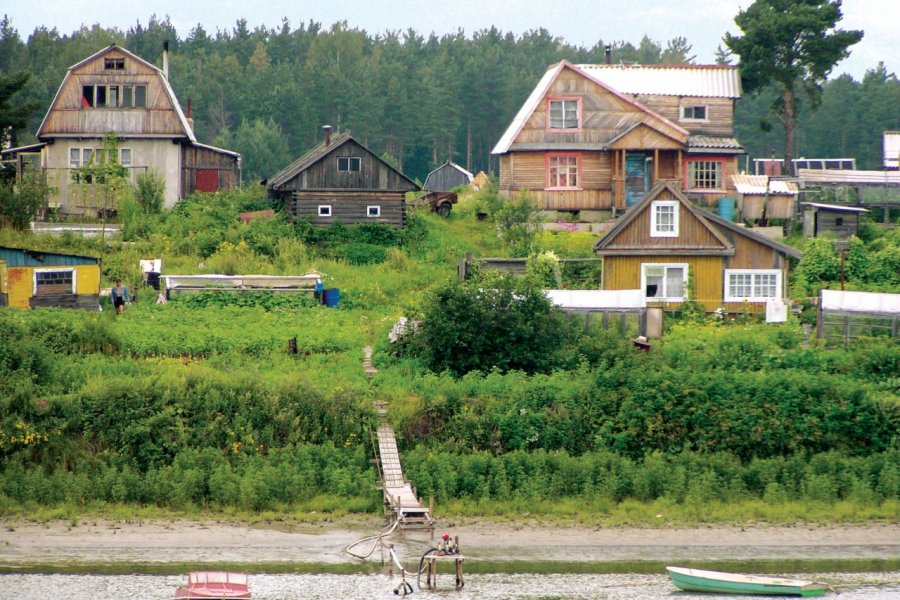 Habitations le long du Svir. Stéphan SZEREMETA